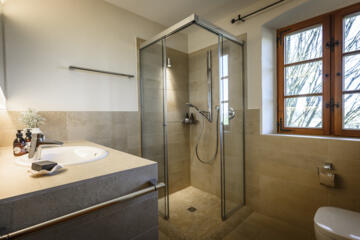 Badezimmer der Ferienwohnung Adler auf dem Moierhof am Chiemsee