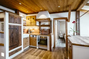 Ferienwohnung mit Altholz im Chalet Stil mit zwei getrennten Schlafzimmern